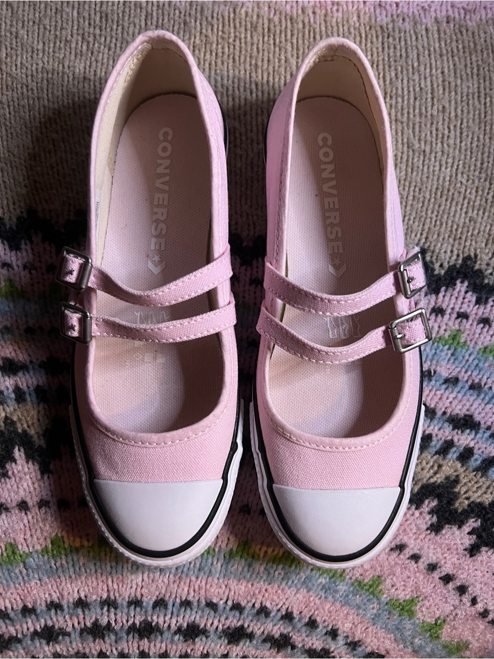 Converse Mary Jane’s